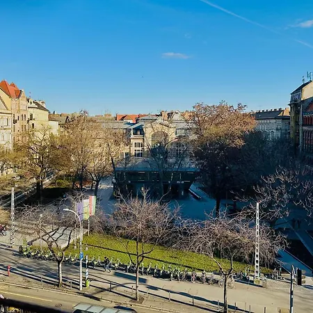 Saffron Center Panoramic Balcony Apartment *