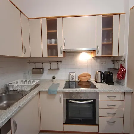 F151 Elitehost Futo Apartmán *