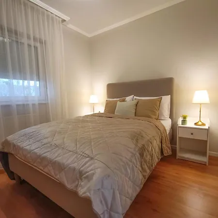 F151 Elitehost Futo Budapešť