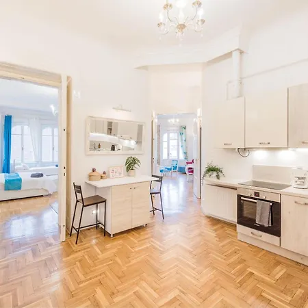 Amazing View Designer With Sauna And Jacuzzi 3 Min To Opera House * Budapest