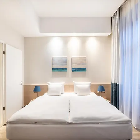 Hotel Atrium Fashion 4*