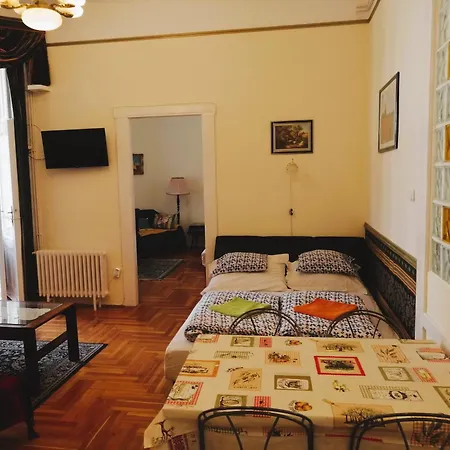 Garibaldi 5 & Apartmán *