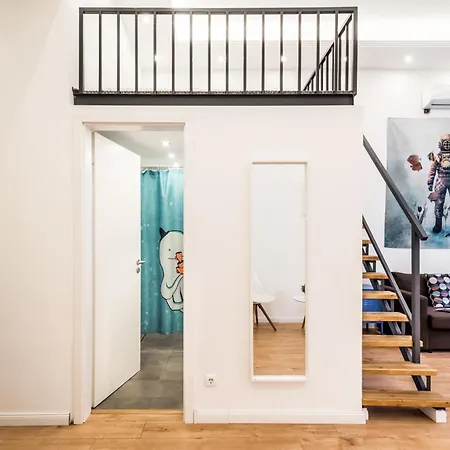 Grand Avenue Apartment