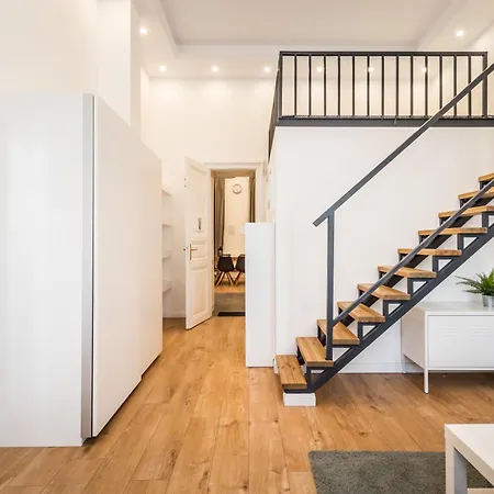 Grand Avenue Apartment