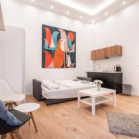 Grand Avenue Apartment *