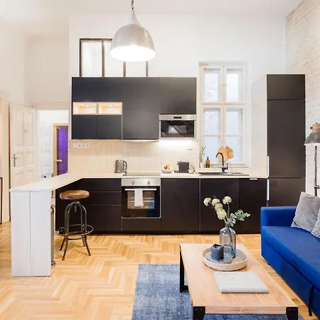 Apartment Historic Penthouse With Sauna & Jacuzzi @downtown