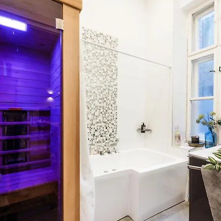 Historic Penthouse With Sauna & Jacuzzi @downtown