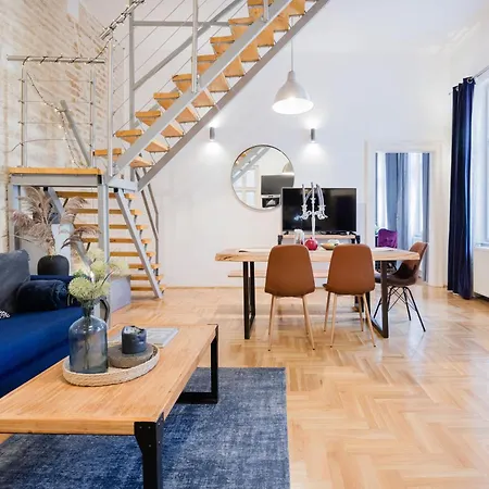 Historic Penthouse With Sauna & Jacuzzi @downtown Apartment *