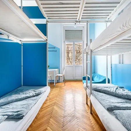 Avenue Hostal