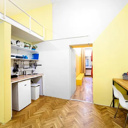 Hostal Avenue *