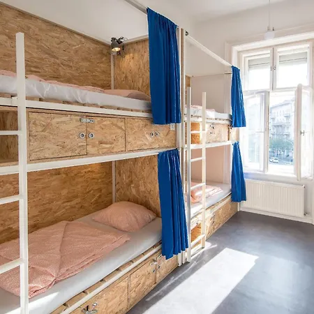 Avenue Hostal