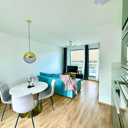Apartment ~ Roof Terrace/ac/indoor Parking *