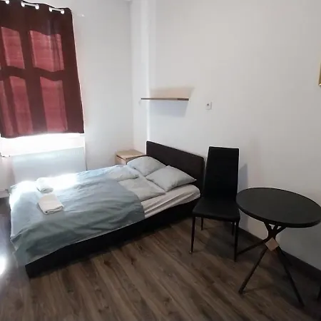 Aradi With Private Bathroom In The Centre *