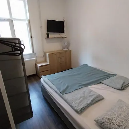 Aradi With Private Bathroom In The Centre Privatunterkunft