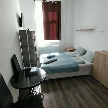 Aradi With Private Bathroom In The Centre Privatunterkunft Budapest