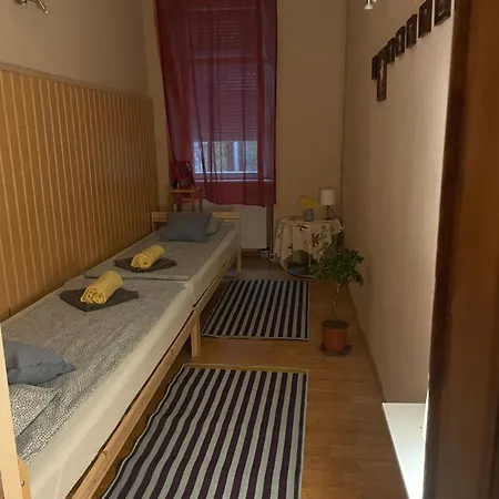 Clark Apartman **