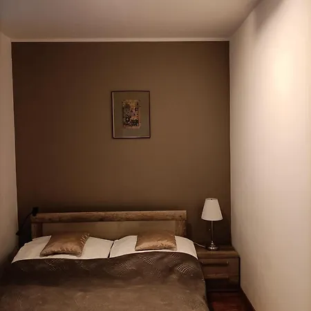 Cleopatra Apartment *