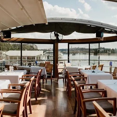 Apartment Vogue Boat
