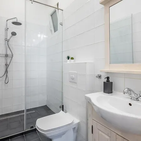 Luxurious At Center Apartment Budapest