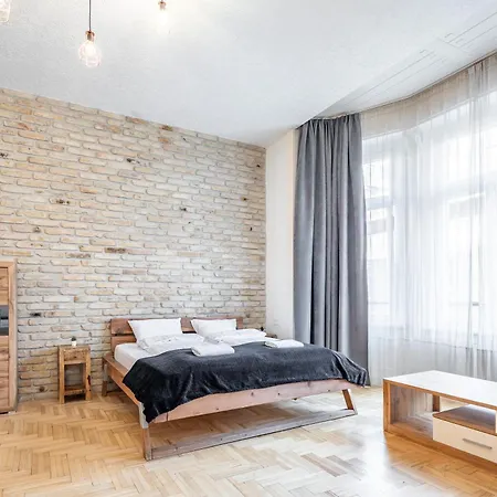 Luxurious At Center Apartment Budapest