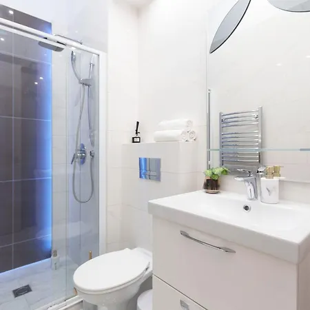 Apartment Luxurious Next To The Danube River Budapest