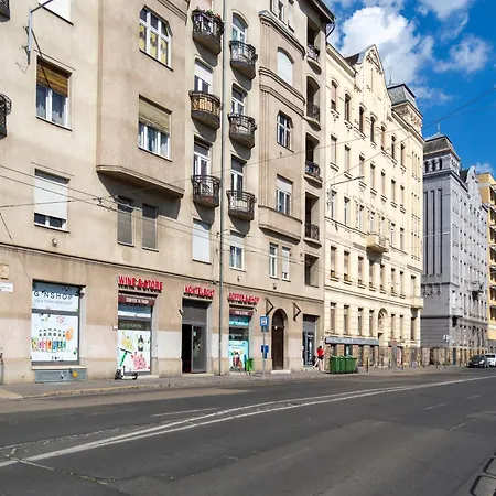 Apartment Luxurious Next To The Danube River Budapest