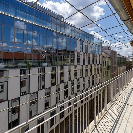 Center Penthouse - Huge Terrace And Free Parking - Tram/metro - Ac Apartment