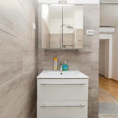Apartment Center Penthouse - Huge Terrace And Free Parking - Tram/metro - Ac
