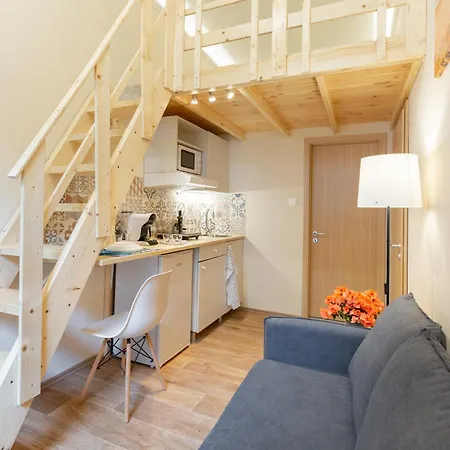 Mezzanine - Air Conditioned Apartamento