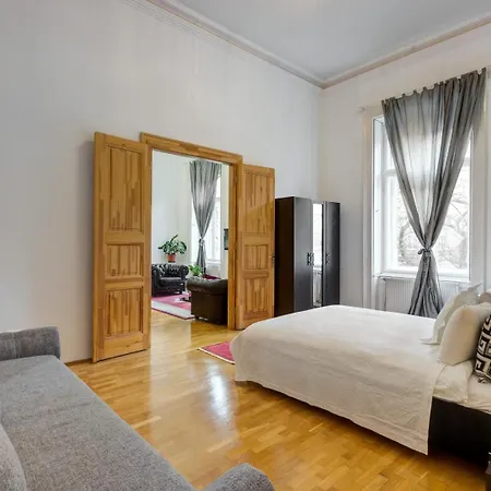 Royale * Budapest