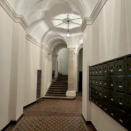 Eye Presidential With Jacuzzi & Sauna Apartment *