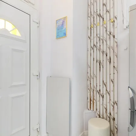White & Gold Apartment *