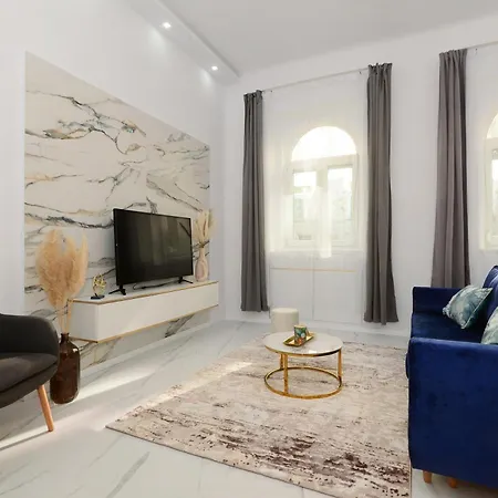Apartment White & Gold