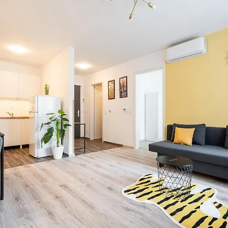 Happy River 1 Apartment