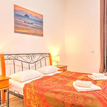 Apartment Capital 2 *