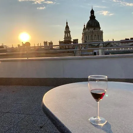 With Private 90 Sqm Rooftop, Free Parking And Air Condition Apartment Budapest