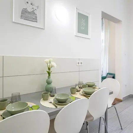 Comfy And Bright In The Center דירה