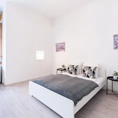 Apartment Spacious And Comfy Very Budapest