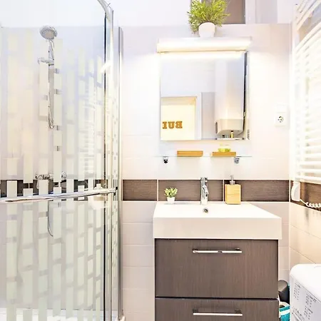 - Large - Comfy Apartment *