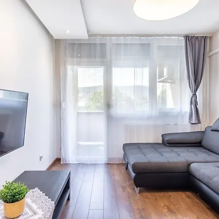 Cozy Quiet With A Balcony Apartment *