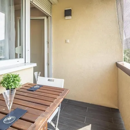 Cozy Quiet With A Balcony Apartment *