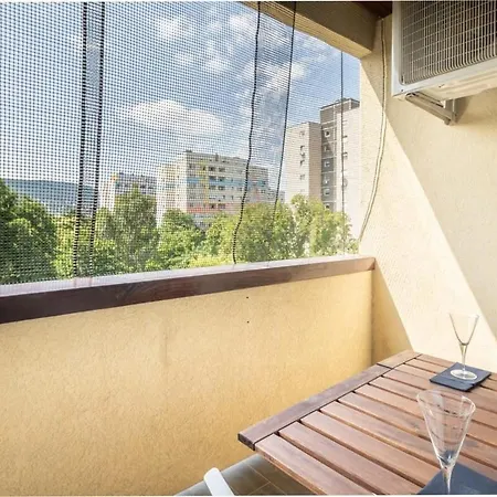 Cozy Quiet With A Balcony *