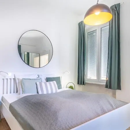 Lovely & Cozy With A C Appartamento Budapest