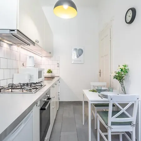 Lovely & Cozy With A C Appartamento Budapest