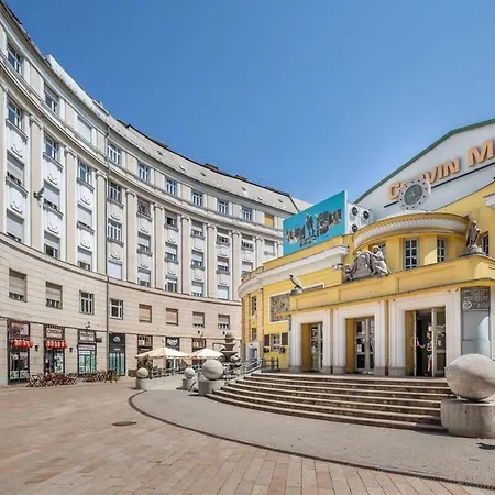 Lovely & Cozy With A C Appartamento Budapest