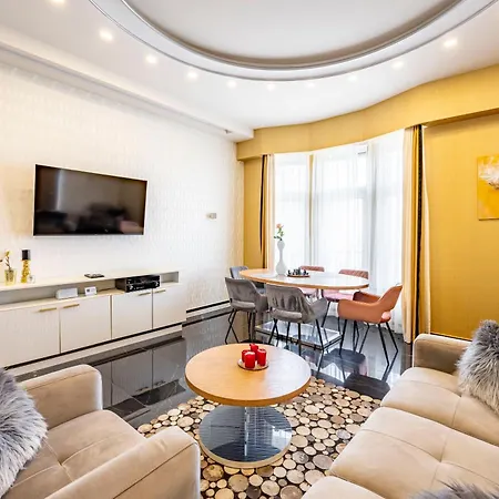 Luxury Royal By Prestige Homes Apartment