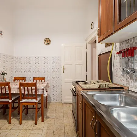 Bpr W21 Retro With Balcony Apartment *
