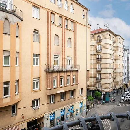 Bpr W21 Retro With Balcony Apartment Budapest