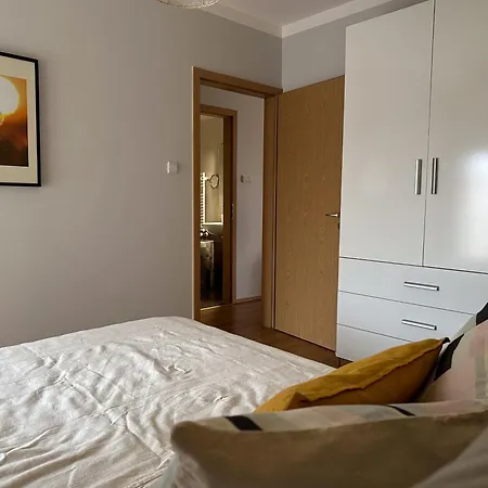 Cherry Abode With Terrace Apartment *