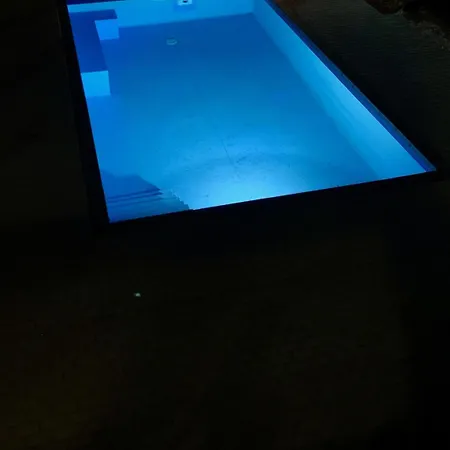 Pool And דירה *